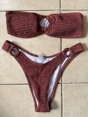 NWOT Textured Ring Detail Bandeau Cheeky Bikini Set - Rusty Rose; fits like M
